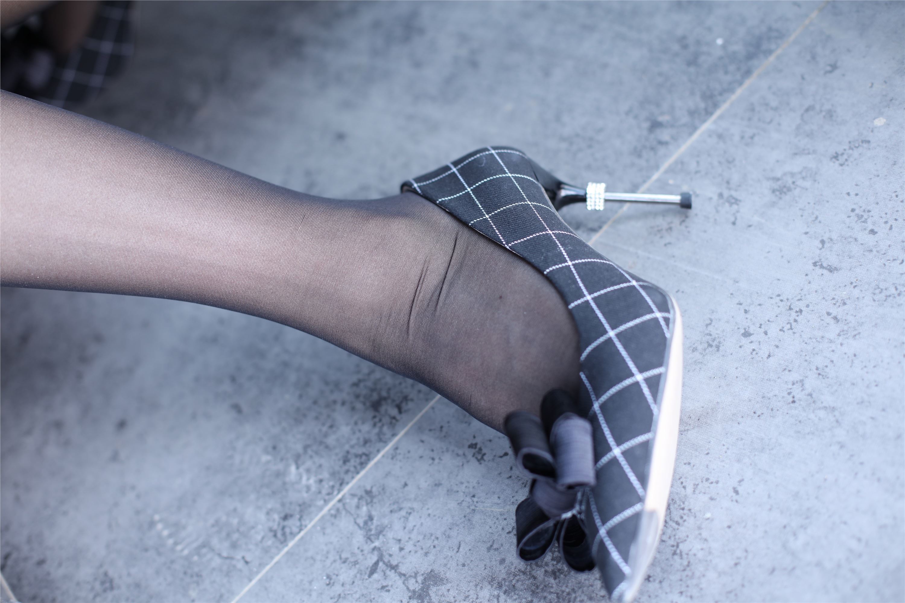 奈丝写真 NO.065 高高-针织裙搭配黑丝